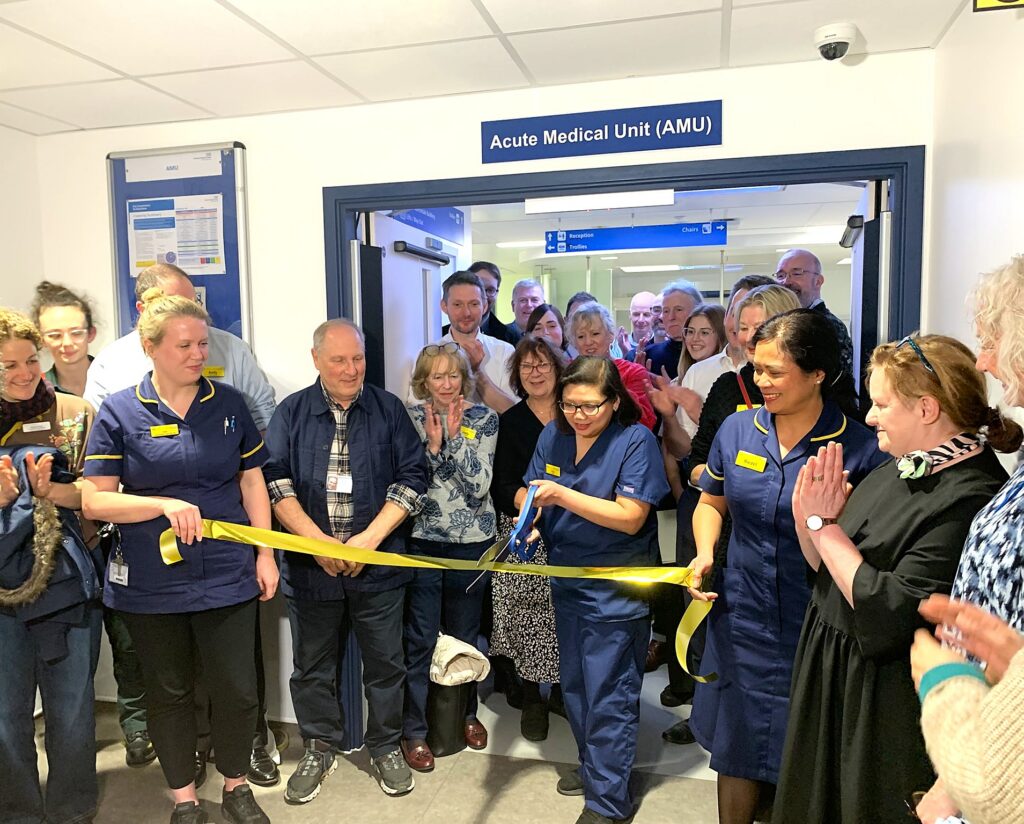 Cutting the ribbon for the AMU RSCH