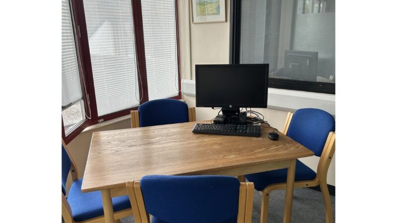 Desk in the new meeting room of the PRH library